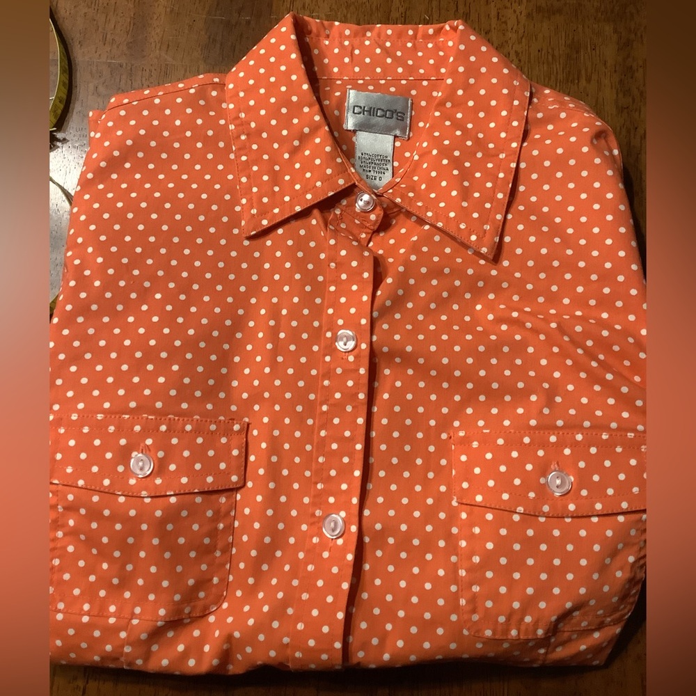 Chico's Orange Polka Dot women’s fitted button-down blouse.  Size‎ 0.  (4-6) - Picture 2 of 11
